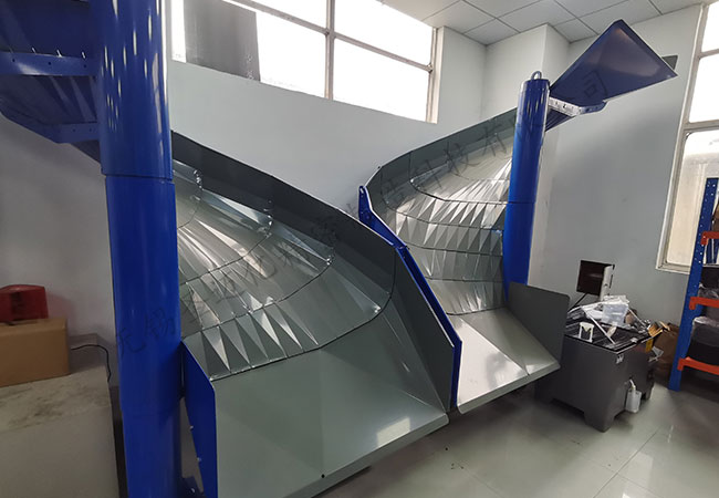 Spiral chute